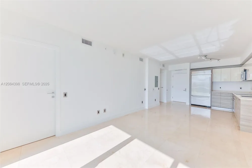 1300 Brickell Bay Dr #1206 Miami, FL 33131