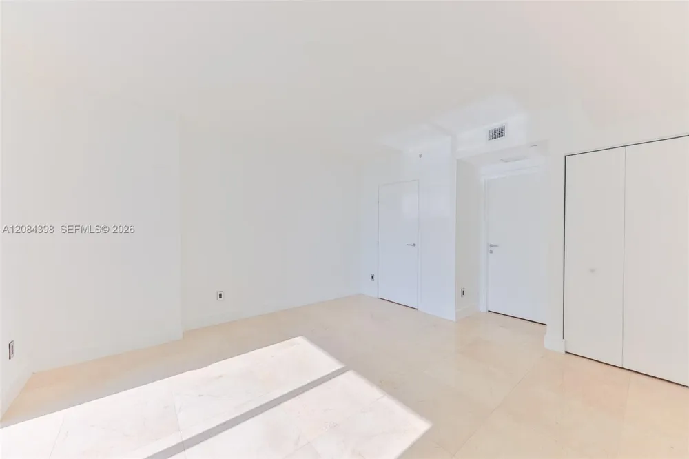 1300 Brickell Bay Dr #1206 Miami, FL 33131