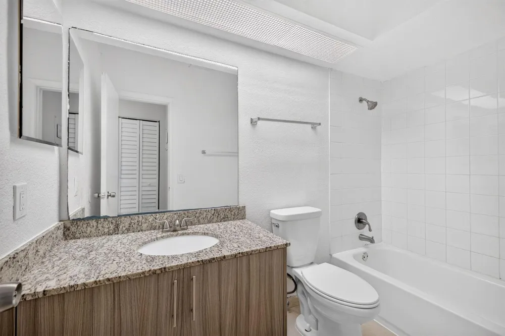1007 W PROSPECT #205 Fort Lauderdale, FL 33309