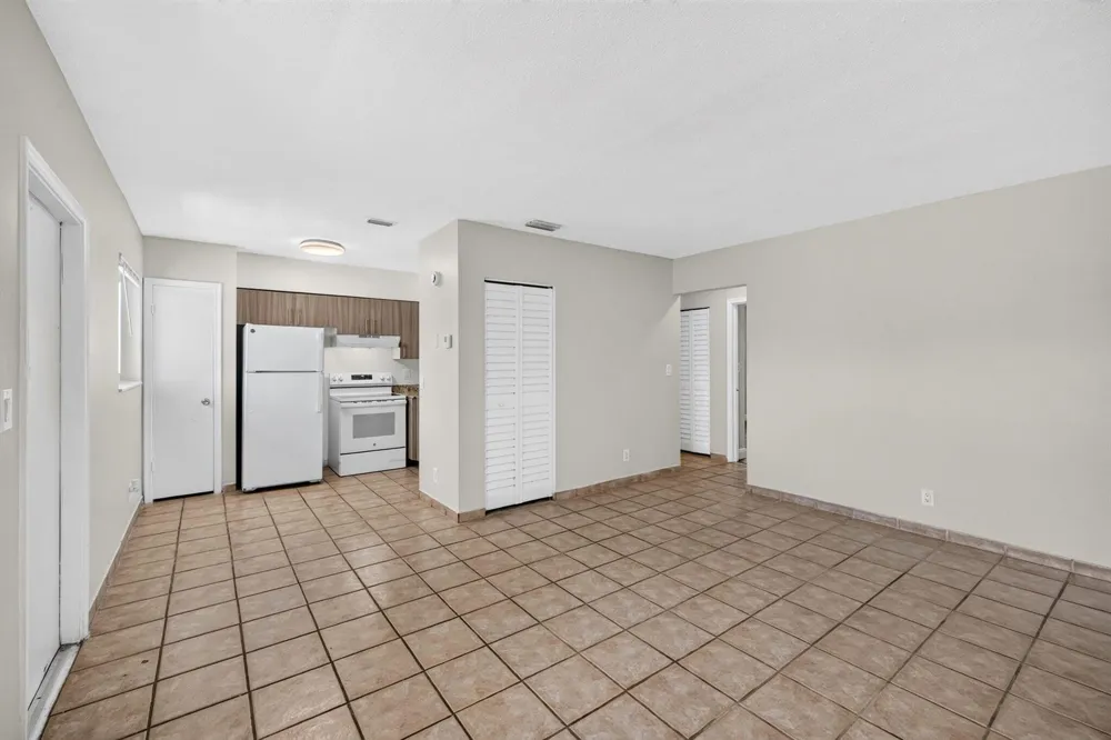 1007 W PROSPECT #205 Fort Lauderdale, FL 33309