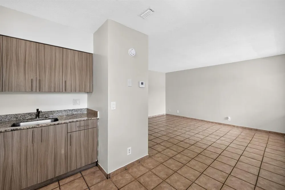 1007 W PROSPECT #205 Fort Lauderdale, FL 33309
