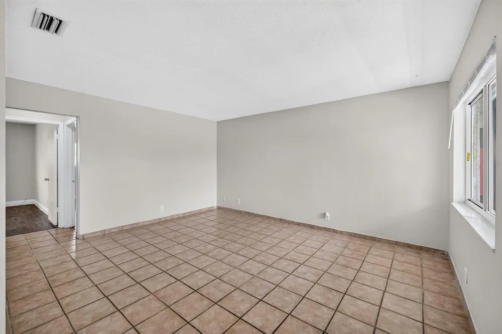 1007 W PROSPECT #205 Fort Lauderdale, FL 33309
