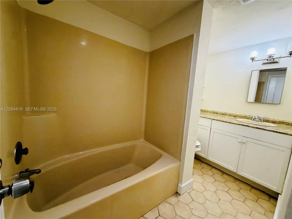 5737 Grant St #2 Hollywood, FL 33021