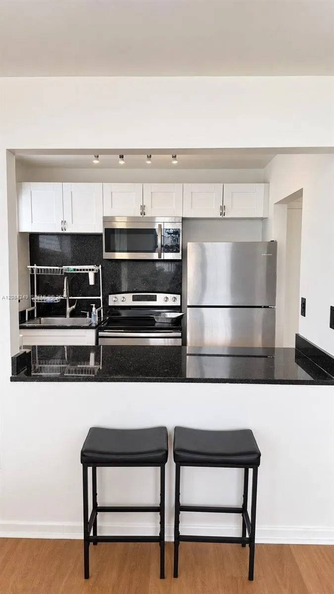 1990 Marseille Dr #407 Miami Beach, FL 33141