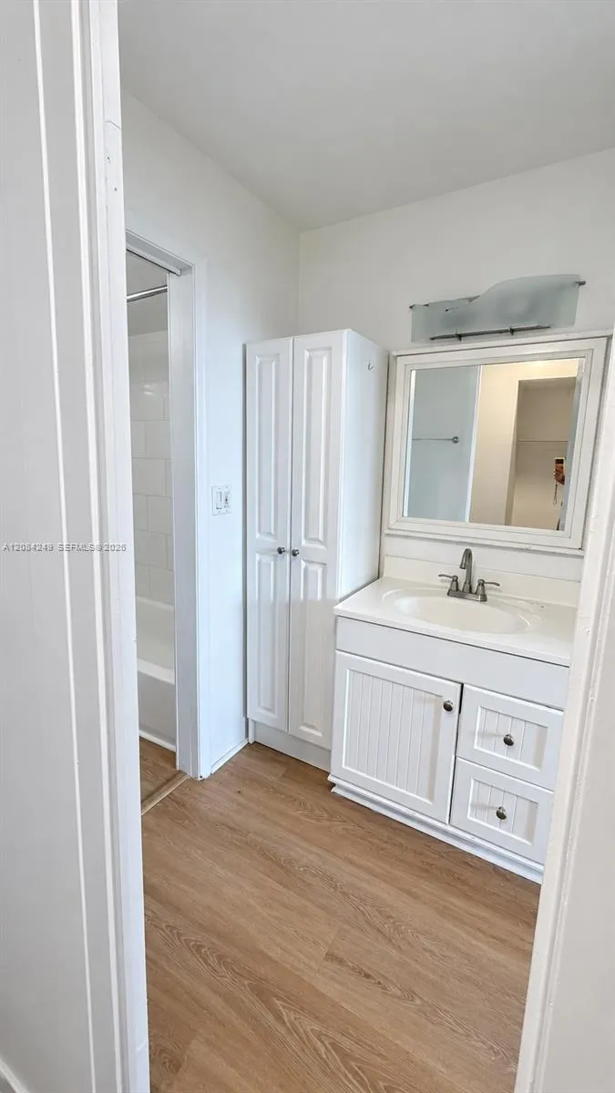 1990 Marseille Dr #407 Miami Beach, FL 33141