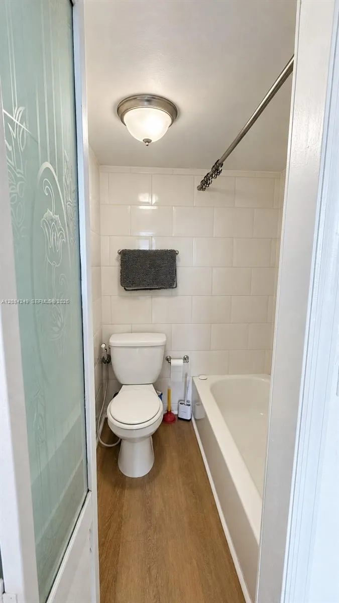 1990 Marseille Dr #407 Miami Beach, FL 33141