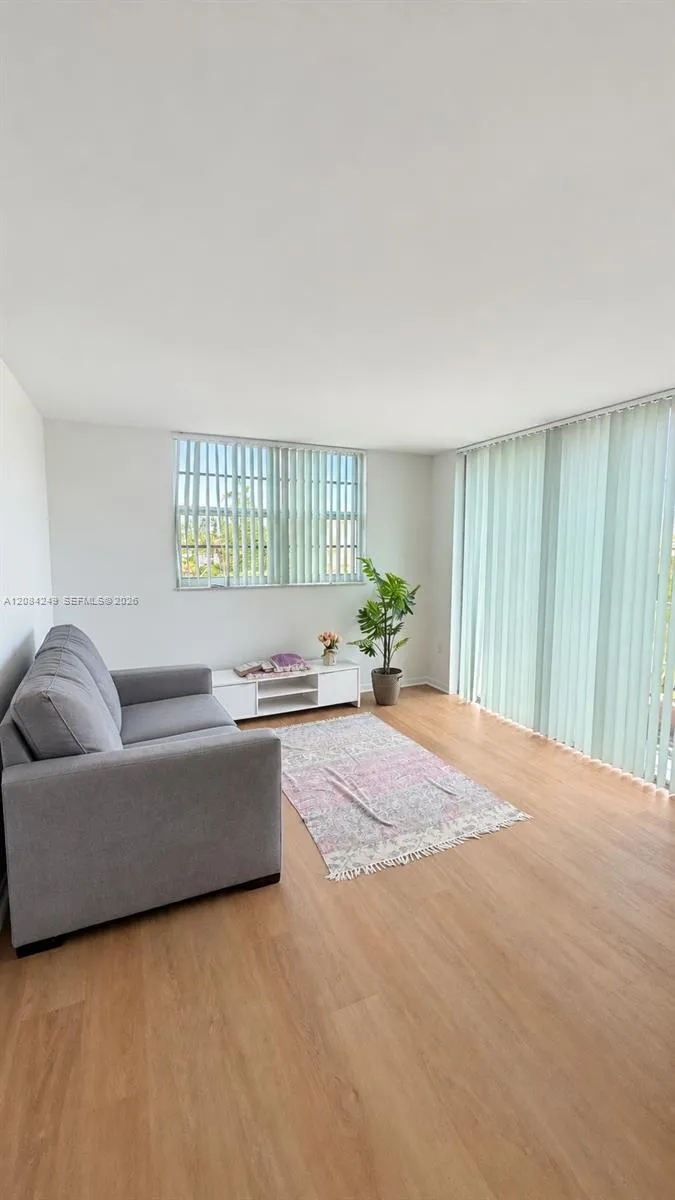 1990 Marseille Dr #407 Miami Beach, FL 33141