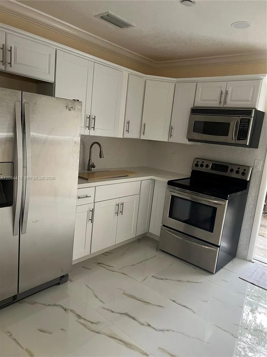 6470 NW 20th Ct #2r Sunrise, FL 33313