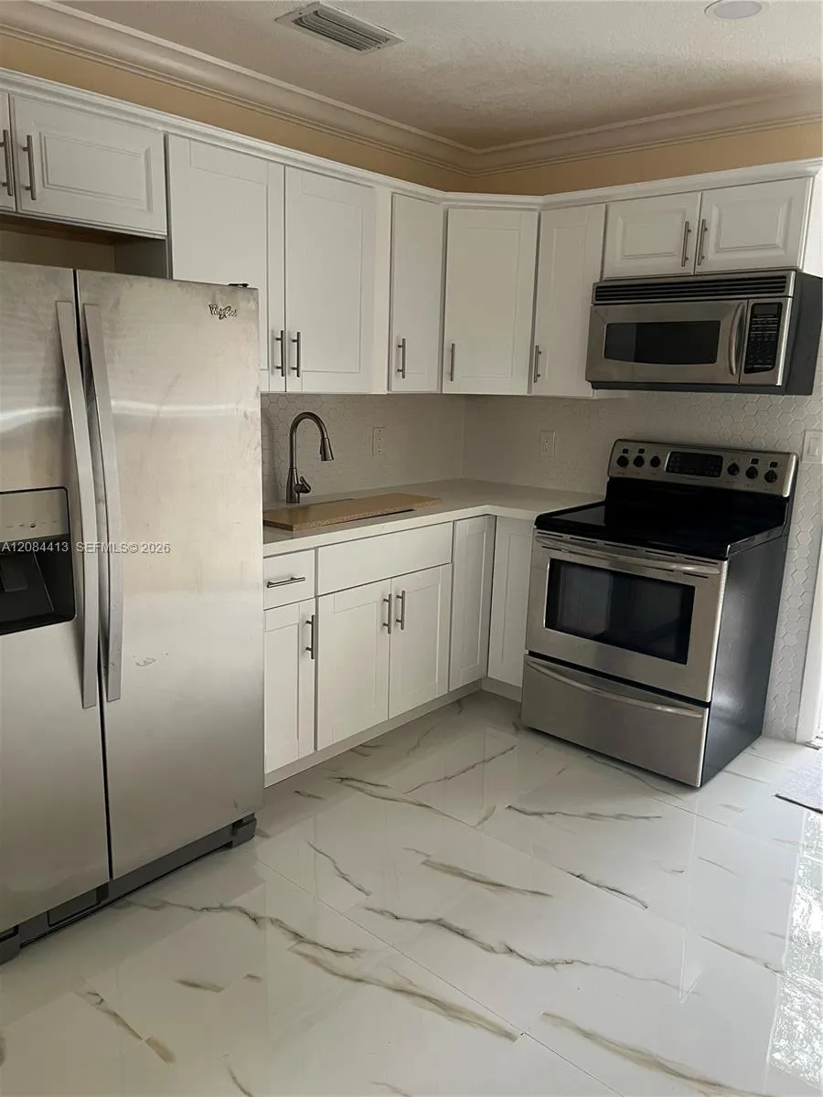 6470 NW 20th Ct #2r Sunrise, FL 33313
