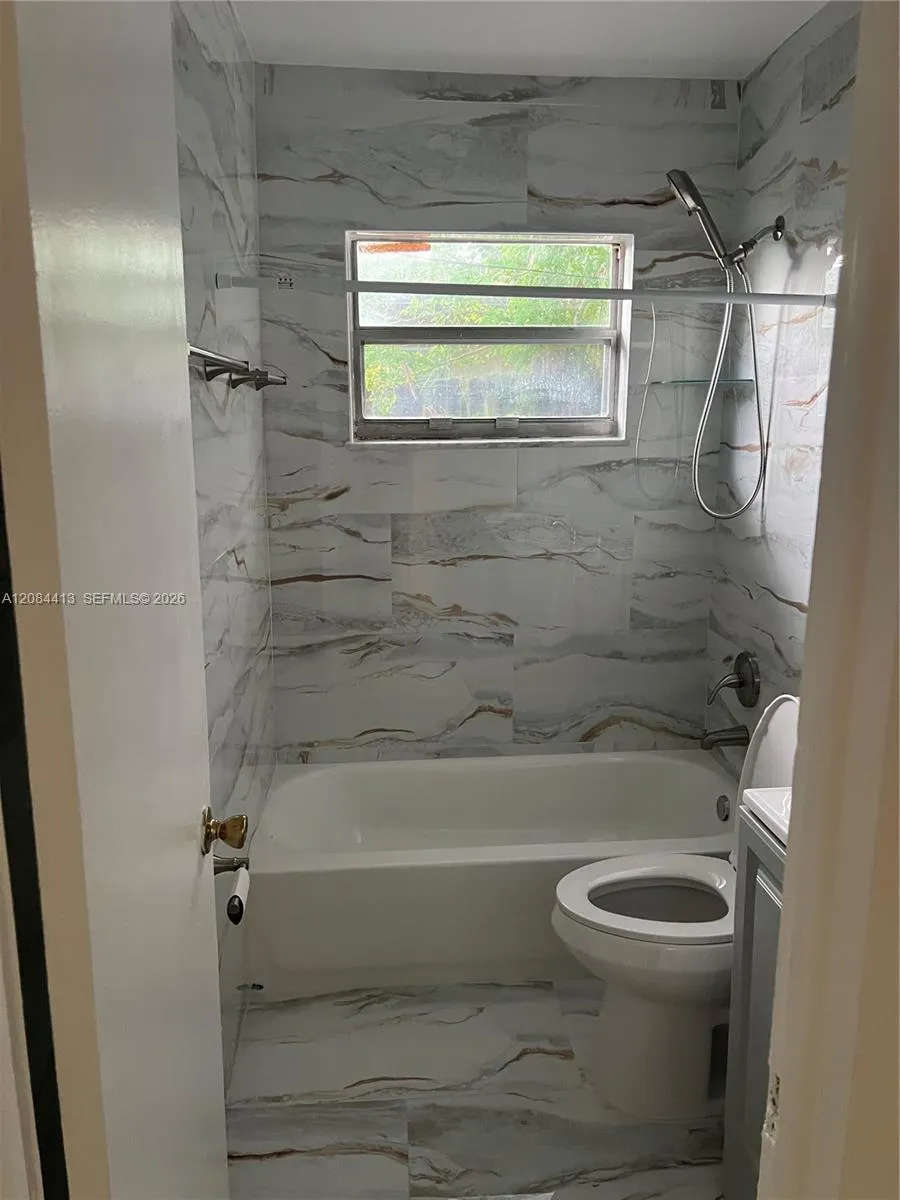 6470 NW 20th Ct #2r Sunrise, FL 33313