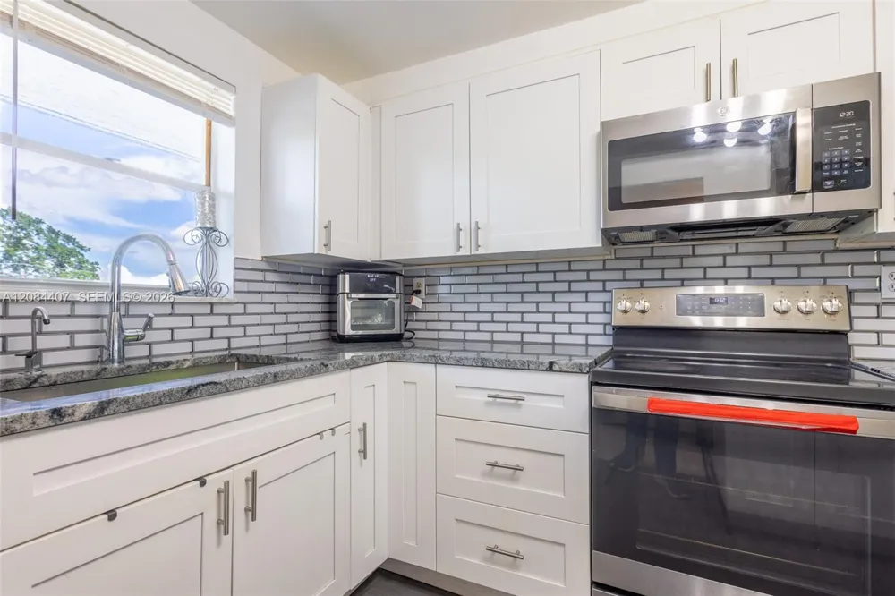 6100 NW 44th St #405 Lauderhill, FL 33319
