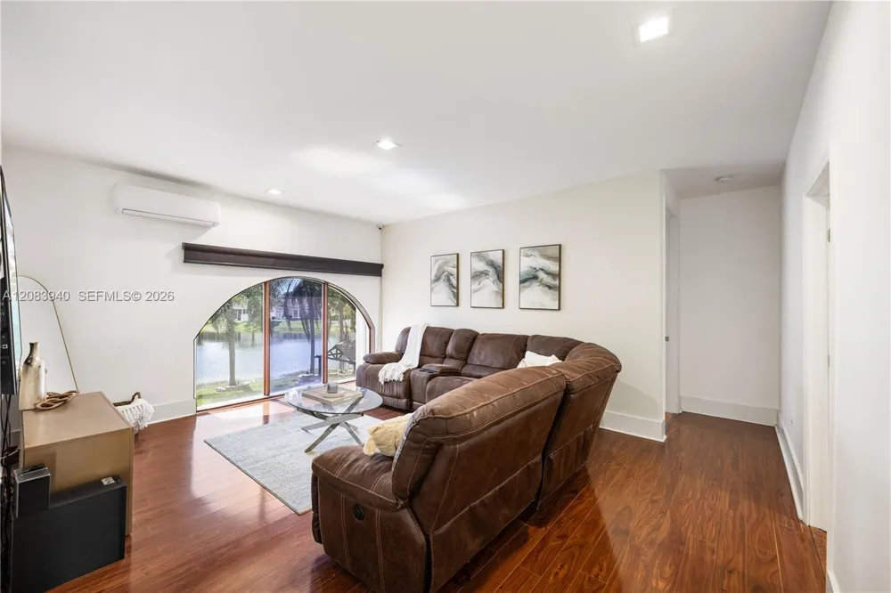 18806 NW 23rd Pl Pembroke Pines, FL 33029