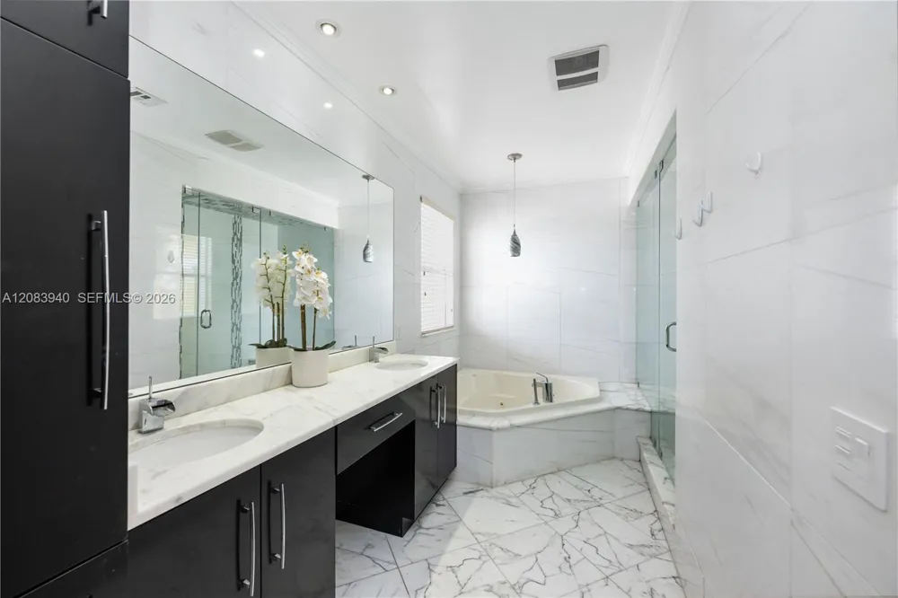 18806 NW 23rd Pl Pembroke Pines, FL 33029