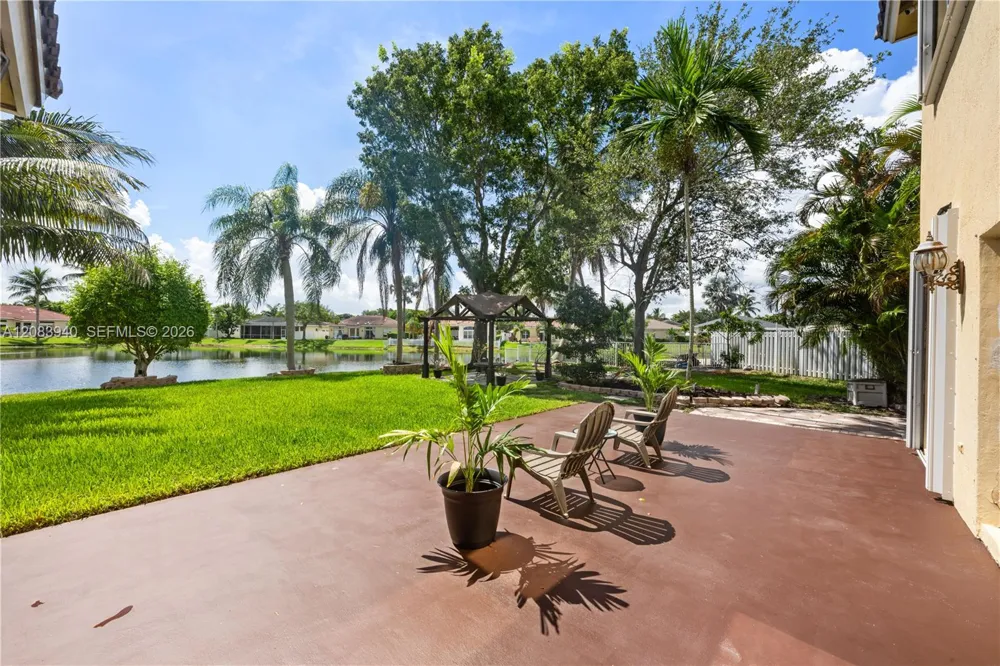 18806 NW 23rd Pl Pembroke Pines, FL 33029