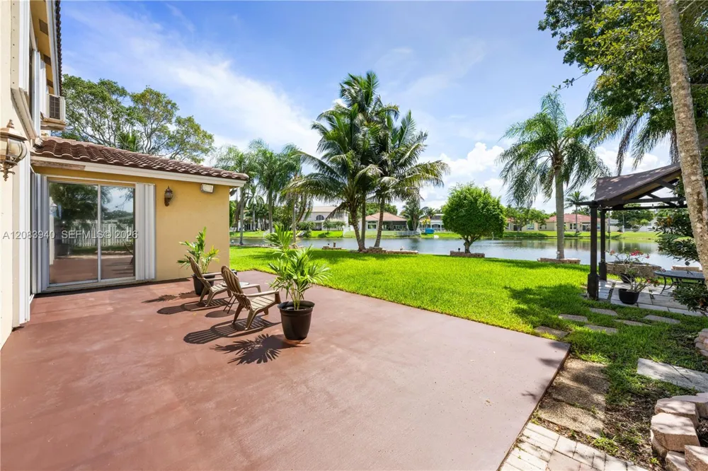 18806 NW 23rd Pl Pembroke Pines, FL 33029