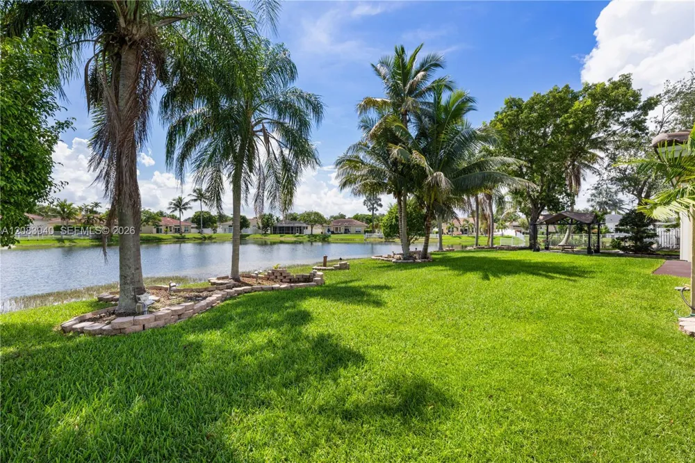 18806 NW 23rd Pl Pembroke Pines, FL 33029