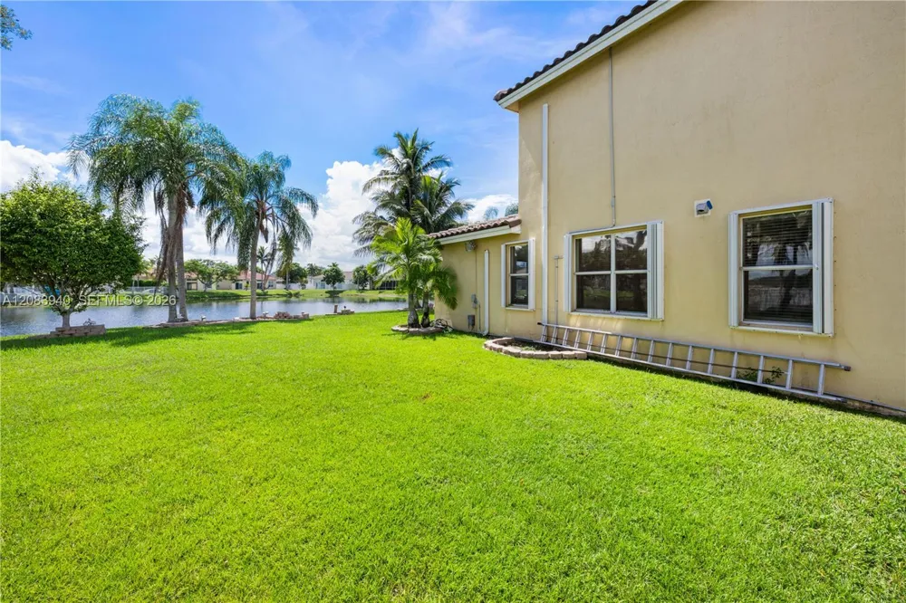 18806 NW 23rd Pl Pembroke Pines, FL 33029