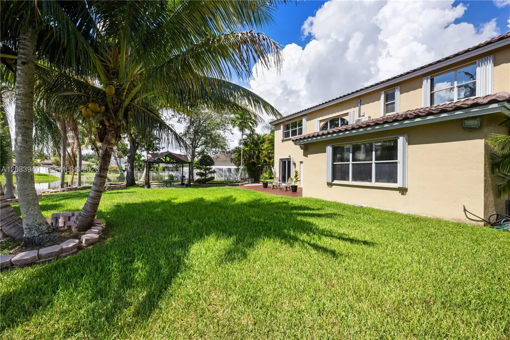 18806 NW 23rd Pl Pembroke Pines, FL 33029