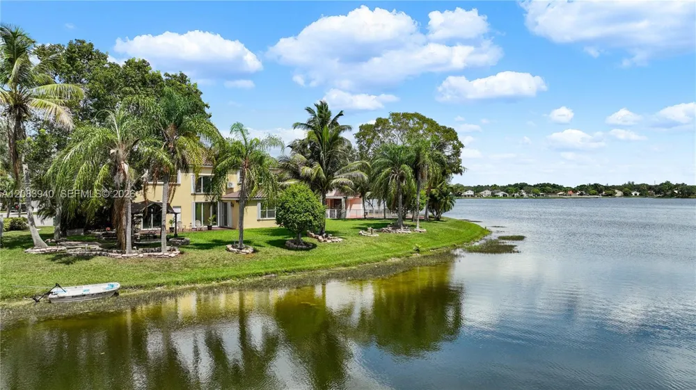 18806 NW 23rd Pl Pembroke Pines, FL 33029