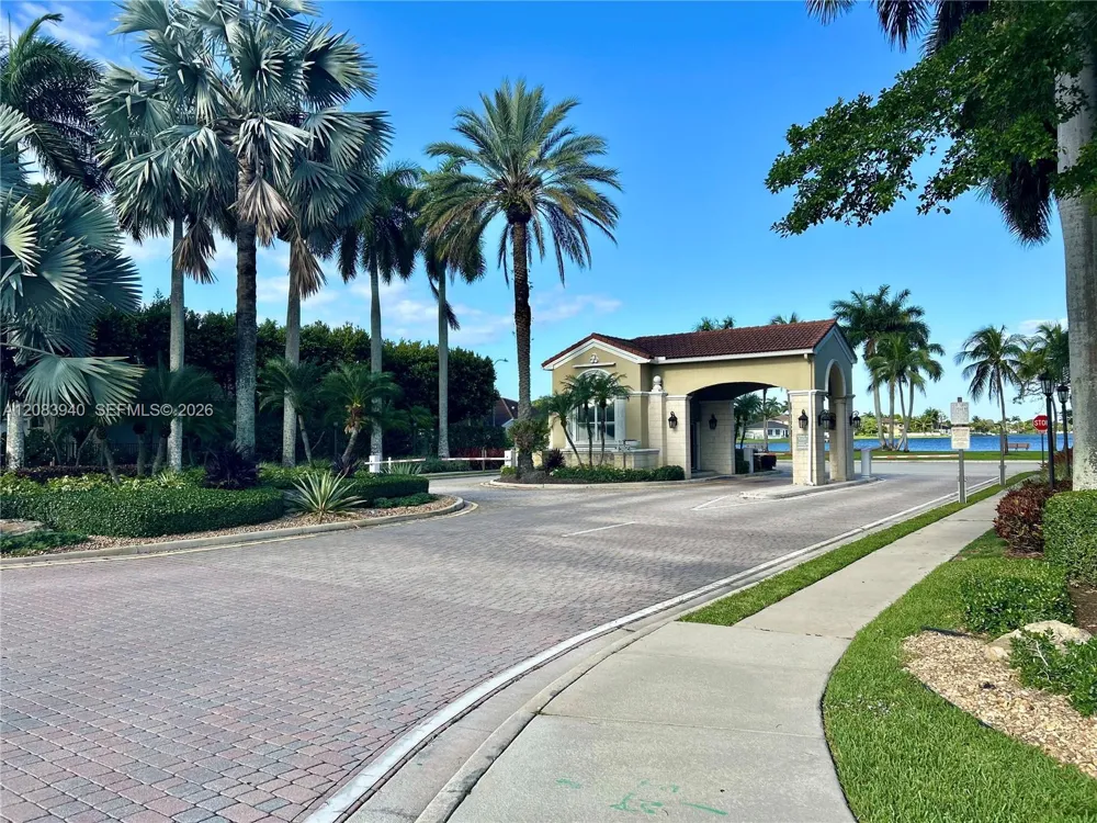 18806 NW 23rd Pl Pembroke Pines, FL 33029