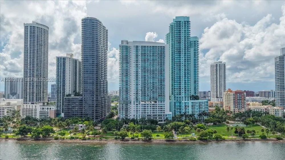 1800 Bayshore Dr #612 Miami, FL 33132
