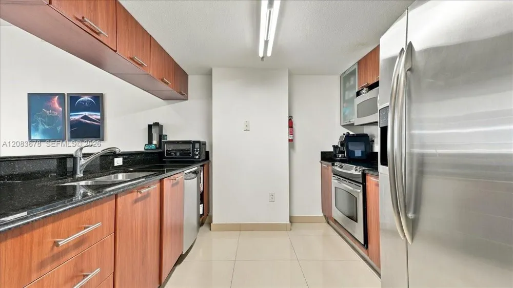 1800 Bayshore Dr #612 Miami, FL 33132