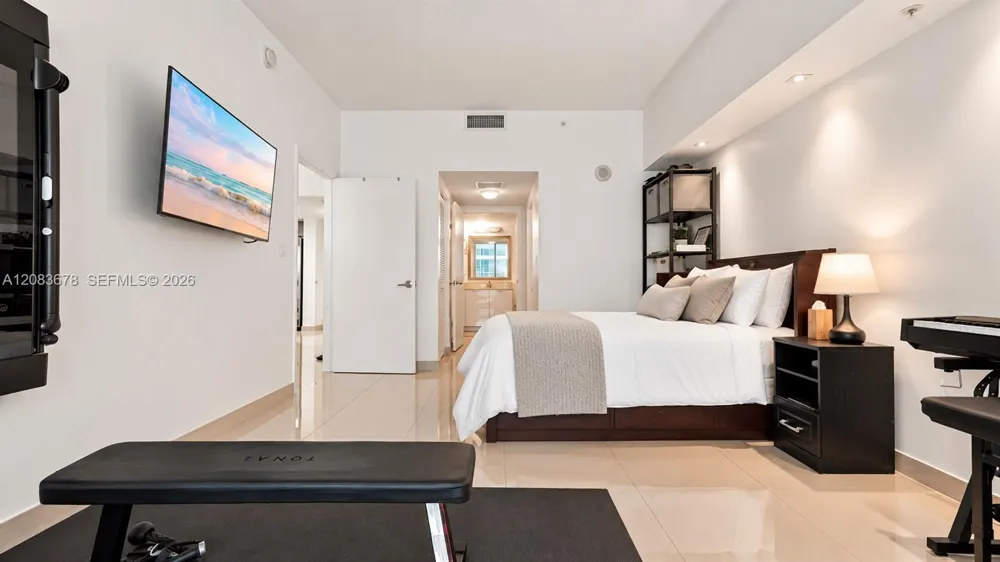 1800 Bayshore Dr #612 Miami, FL 33132