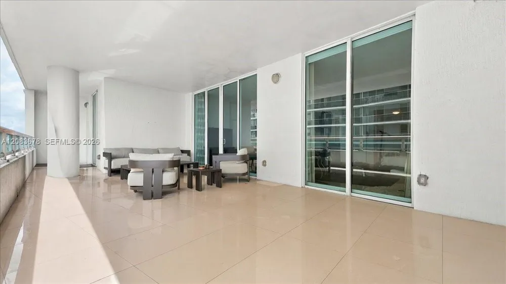 1800 Bayshore Dr #612 Miami, FL 33132