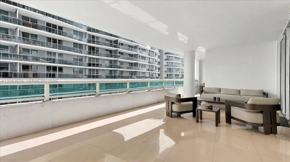 1800 Bayshore Dr #612 Miami, FL 33132