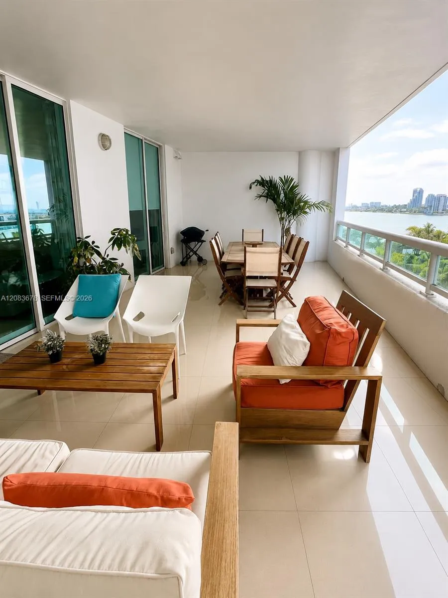 1800 Bayshore Dr #612 Miami, FL 33132