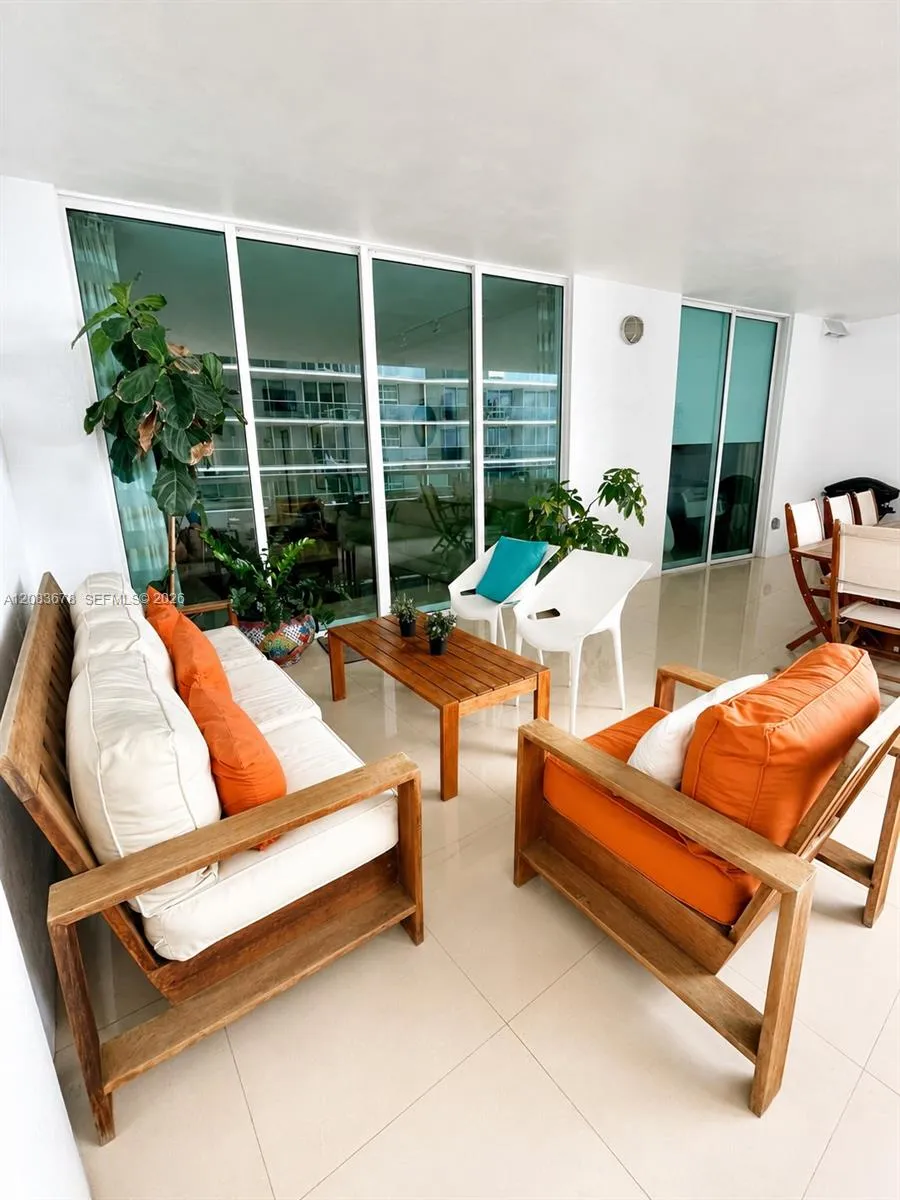 1800 Bayshore Dr #612 Miami, FL 33132