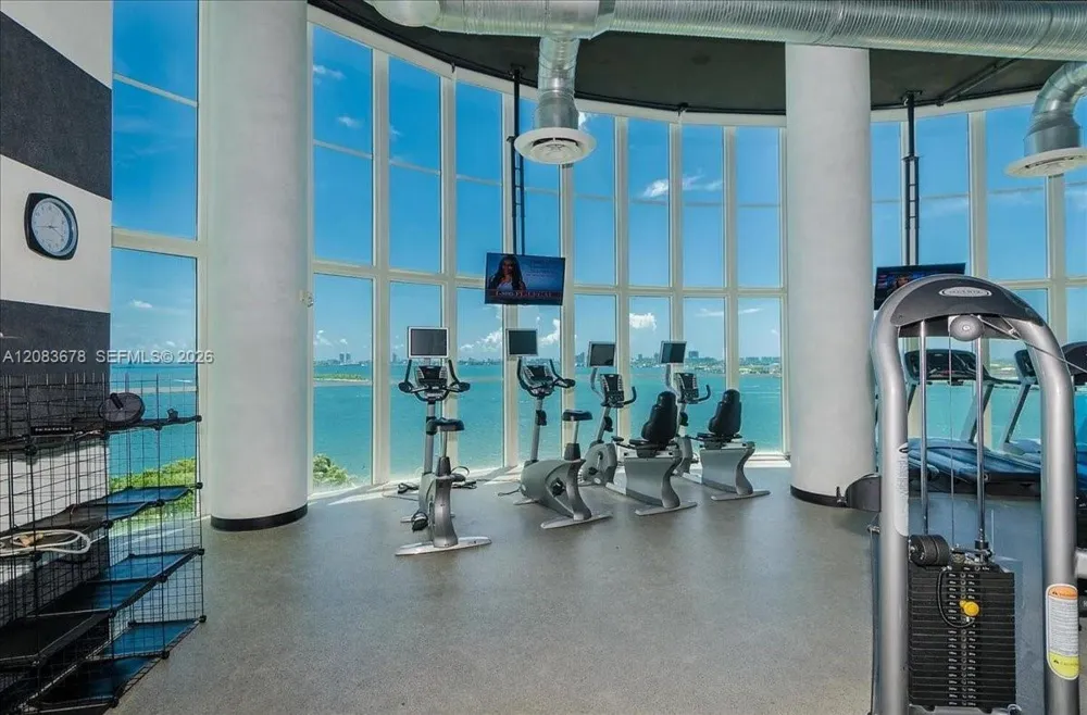 1800 Bayshore Dr #612 Miami, FL 33132