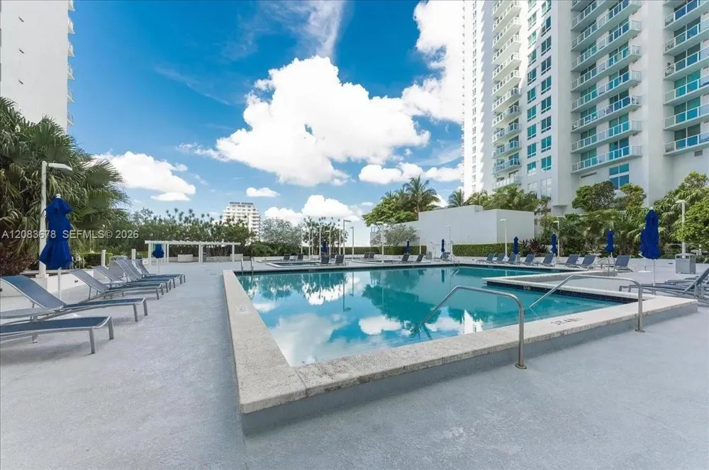 1800 Bayshore Dr #612 Miami, FL 33132