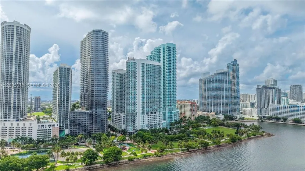 1800 Bayshore Dr #612 Miami, FL 33132