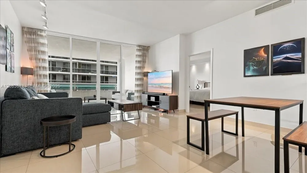 1800 Bayshore Dr #612 Miami, FL 33132