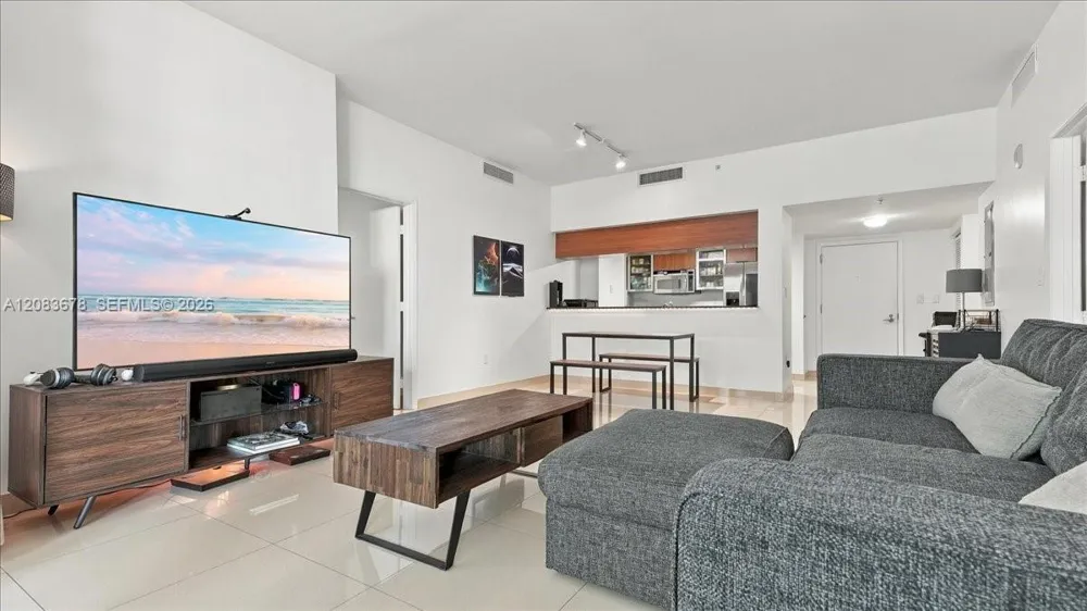 1800 Bayshore Dr #612 Miami, FL 33132