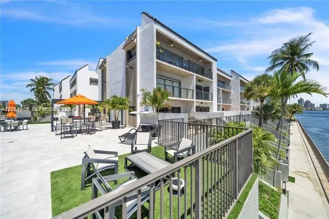 4000 NE 168th St #PH1A North Miami Beach, FL 33160