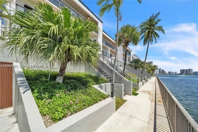 4000 NE 168th St #PH1A North Miami Beach, FL 33160