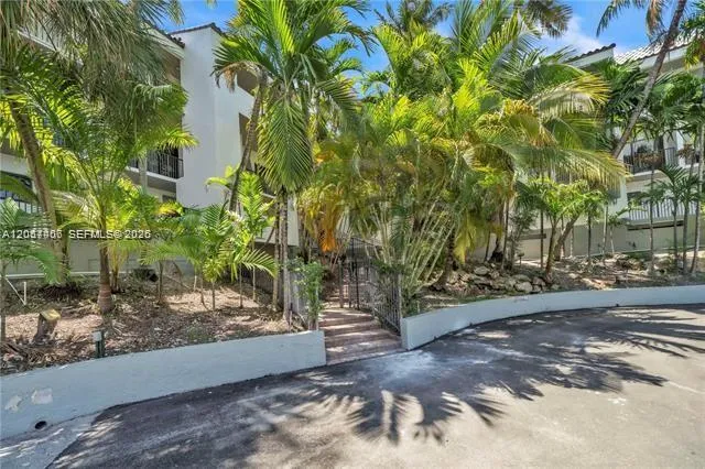 4000 NE 168th St #PH1A North Miami Beach, FL 33160