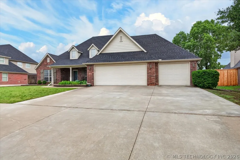 5817 Woodland Bartlesville, OK 74006
