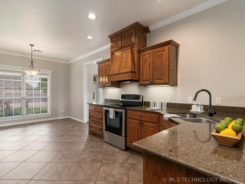 5817 Woodland Bartlesville, OK 74006