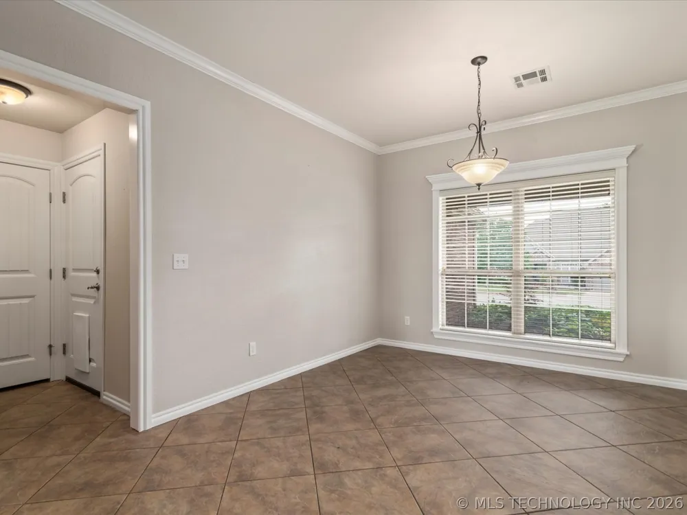 5817 Woodland Bartlesville, OK 74006