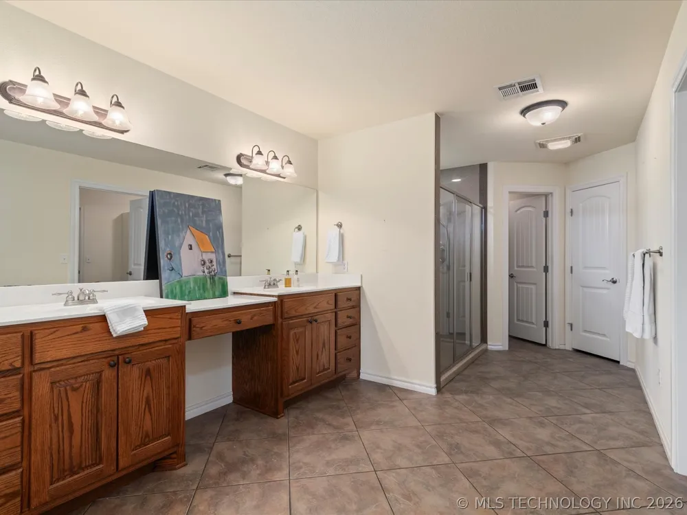 5817 Woodland Bartlesville, OK 74006