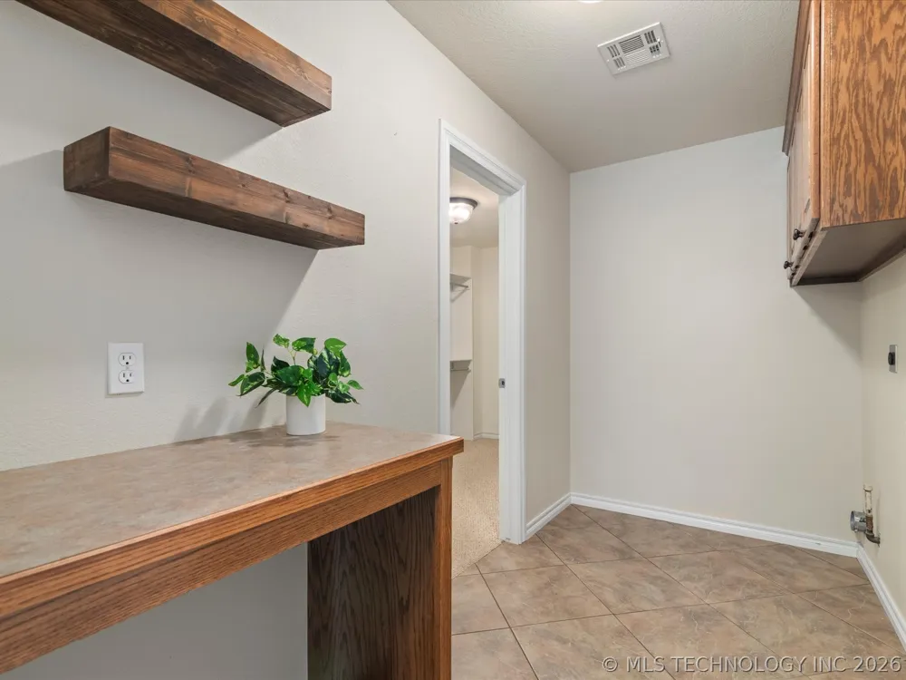 5817 Woodland Bartlesville, OK 74006