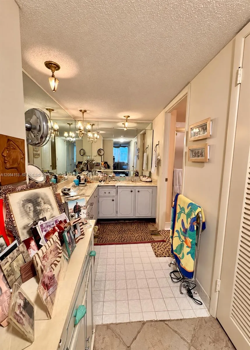 6039 Collins Ave #833 Miami Beach, FL 33140