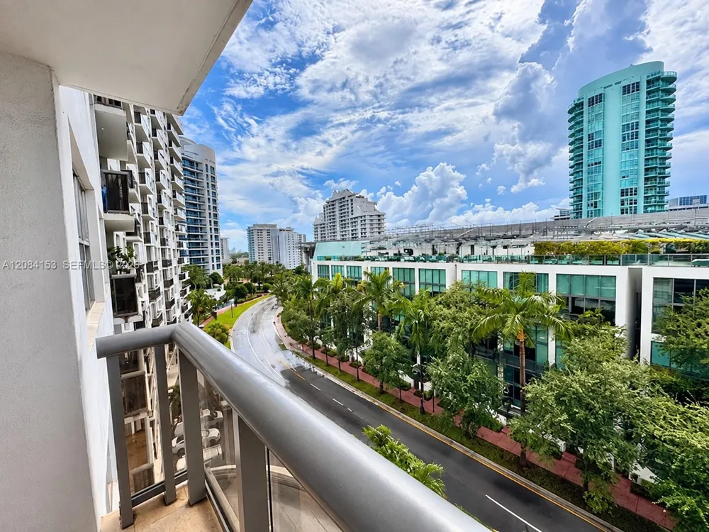 6039 Collins Ave #833 Miami Beach, FL 33140