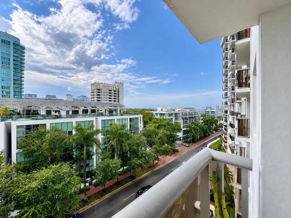 6039 Collins Ave #833 Miami Beach, FL 33140