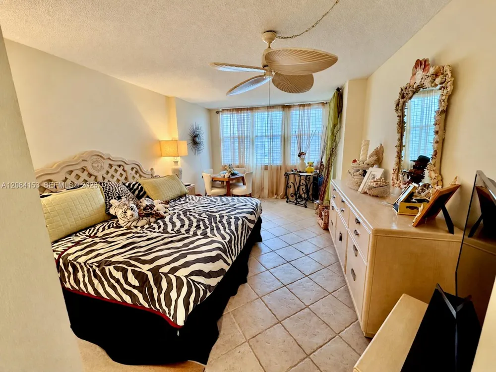 6039 Collins Ave #833 Miami Beach, FL 33140