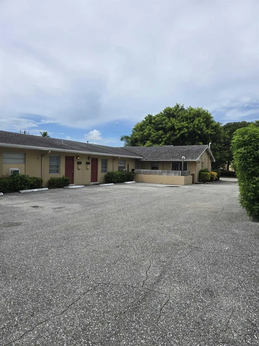 330 SOUTHWIND DRIVE #6 North Palm Beach, FL 33408