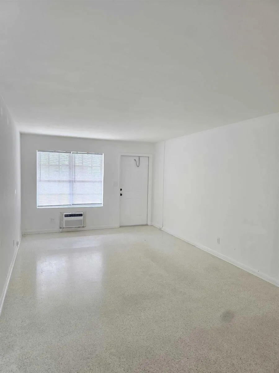 330 SOUTHWIND DRIVE #6 North Palm Beach, FL 33408